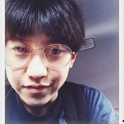 国产峰峰戴眼镜的视频