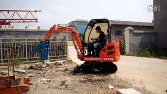 国产小挖机干活视频,展现中国制造实力